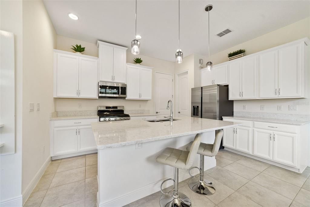 For Sale: $285,000 (2 beds, 2 baths, 1346 Square Feet)