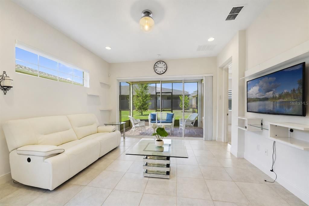For Sale: $285,000 (2 beds, 2 baths, 1346 Square Feet)