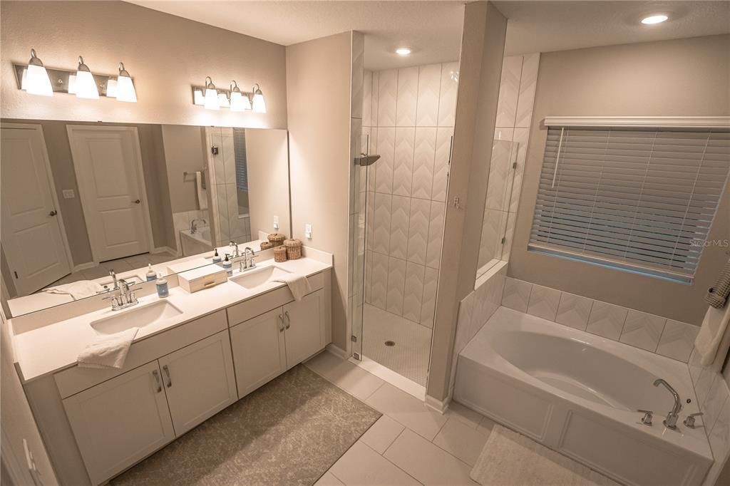 For Sale: $495,000 (5 beds, 3 baths, 2289 Square Feet)