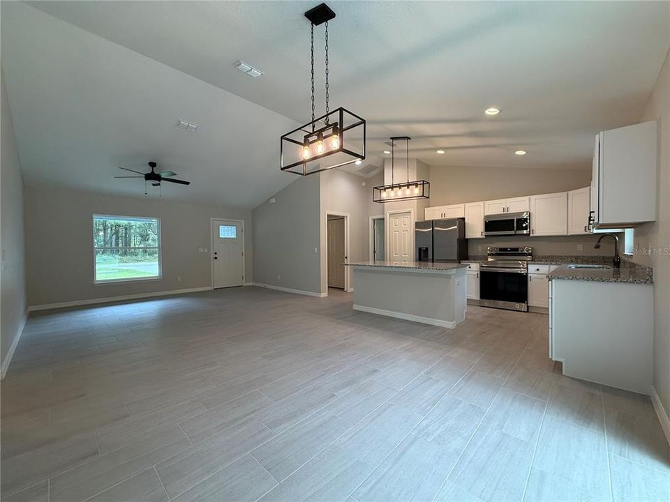 For Sale: $299,900 (4 beds, 2 baths, 1683 Square Feet)