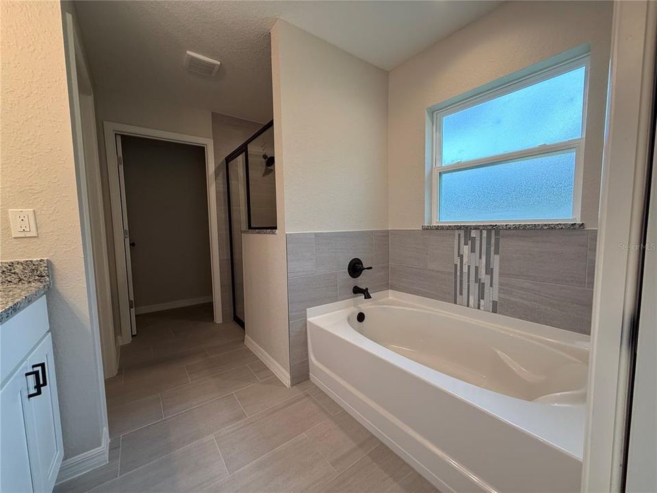 For Sale: $299,900 (4 beds, 2 baths, 1683 Square Feet)