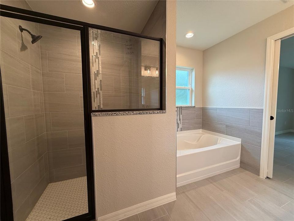 For Sale: $299,900 (4 beds, 2 baths, 1683 Square Feet)