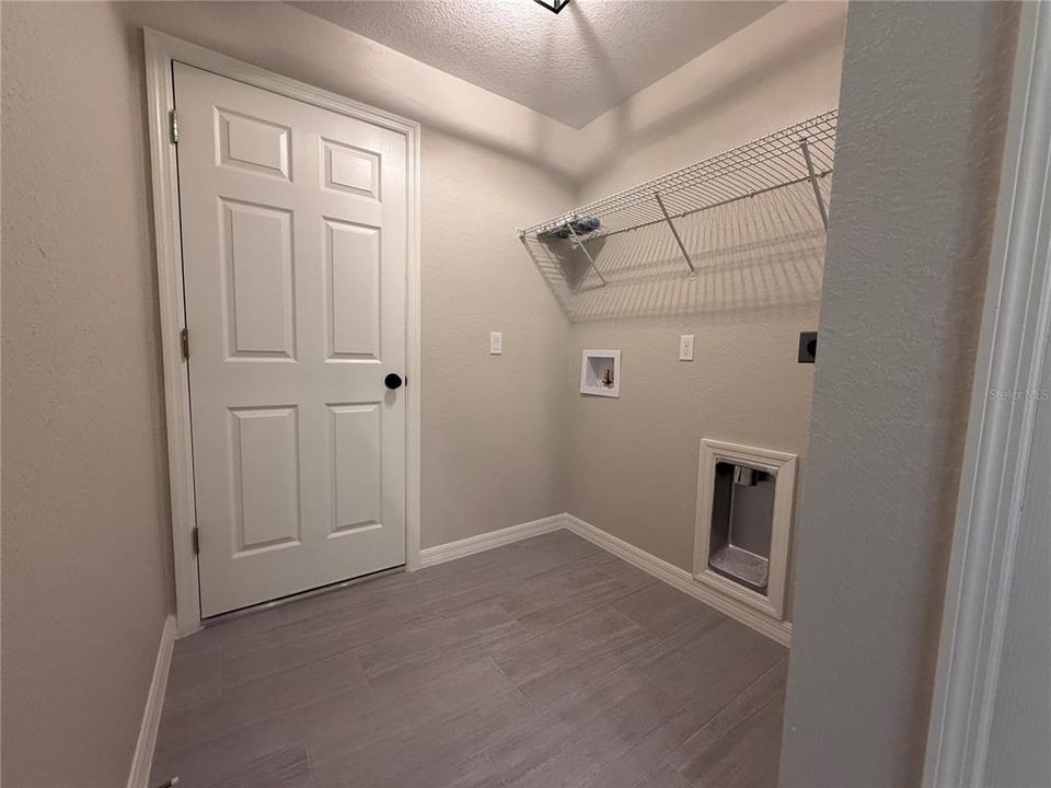 For Sale: $299,900 (4 beds, 2 baths, 1683 Square Feet)