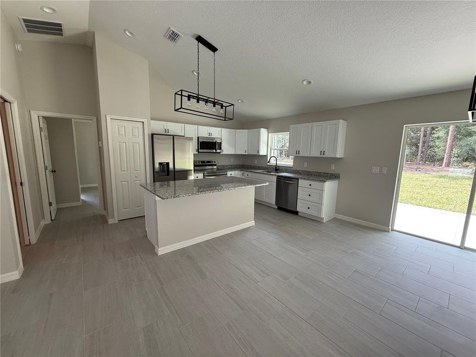 For Sale: $299,900 (4 beds, 2 baths, 1683 Square Feet)