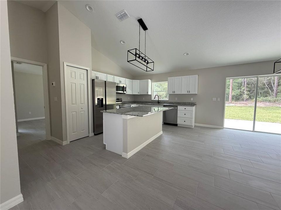 For Sale: $299,900 (4 beds, 2 baths, 1683 Square Feet)