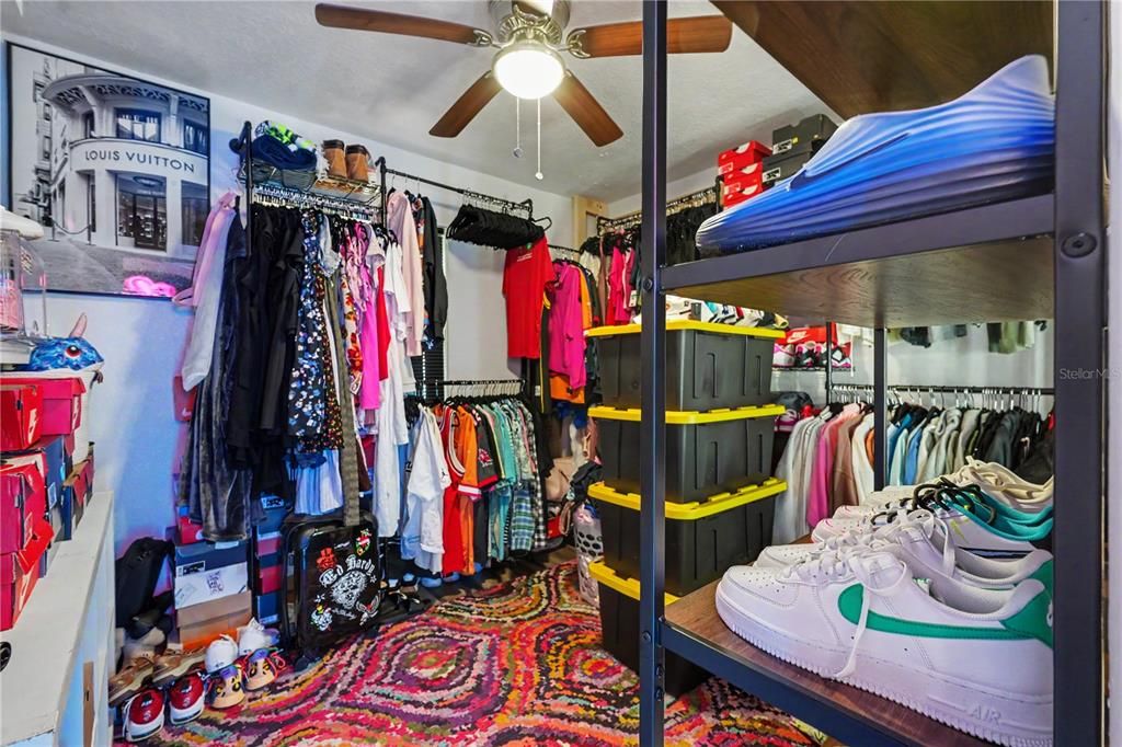 待售: $575,000 (4 贝兹, 0 浴室, 1998 平方英尺)