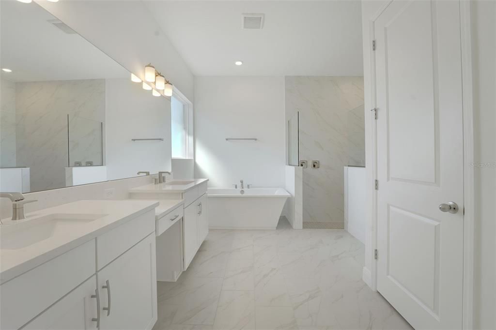 Active With Contract: $1,058,989 (4 beds, 3 baths, 3100 Square Feet)