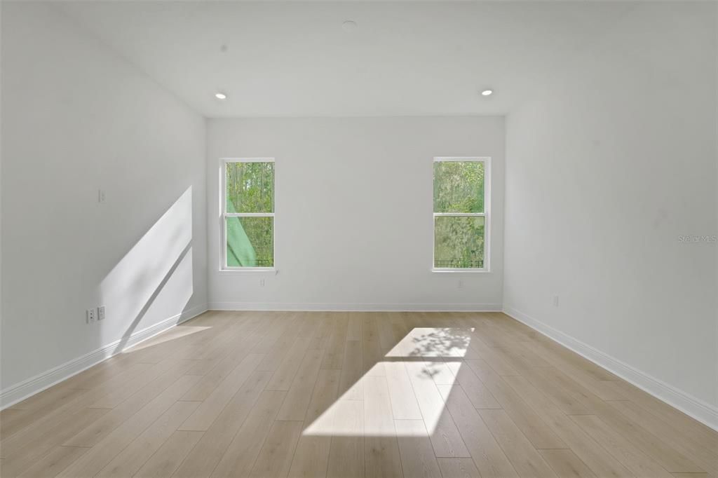 Active With Contract: $1,058,989 (4 beds, 3 baths, 3100 Square Feet)