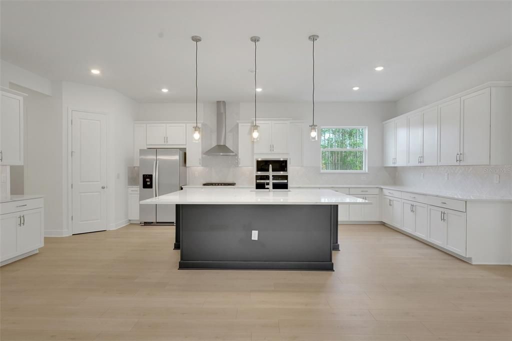 Active With Contract: $1,058,989 (4 beds, 3 baths, 3100 Square Feet)