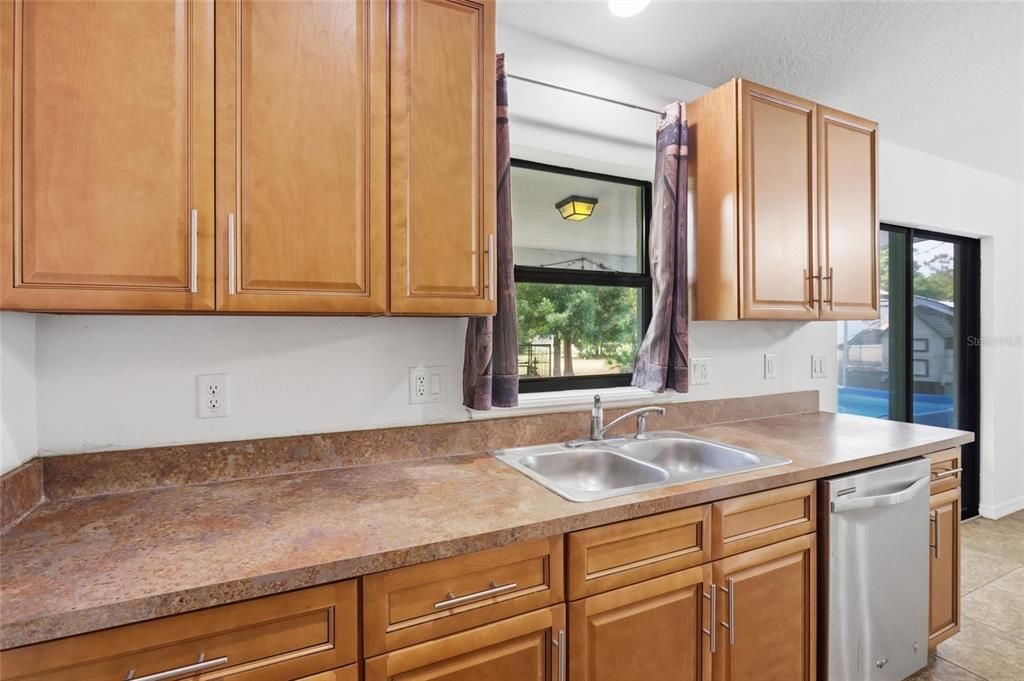 For Sale: $350,000 (4 beds, 2 baths, 1427 Square Feet)