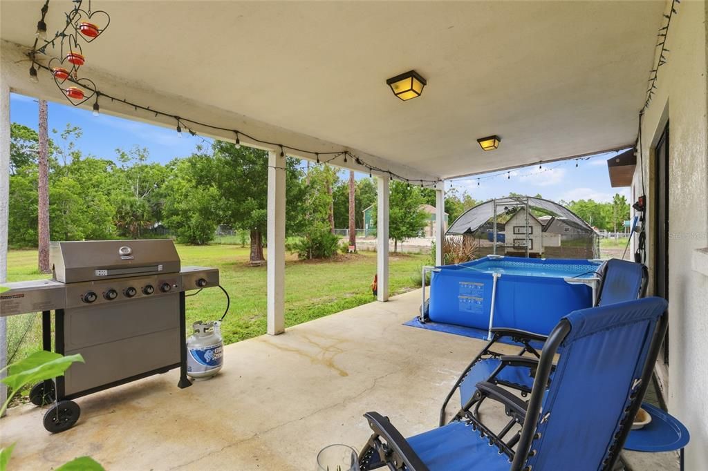 For Sale: $350,000 (4 beds, 2 baths, 1427 Square Feet)