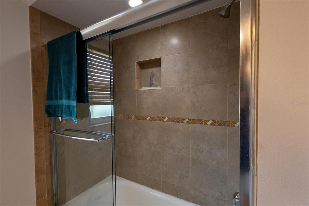 En Venta: $450,000 (3 camas, 2 baños, 1702 Pies cuadrados)
