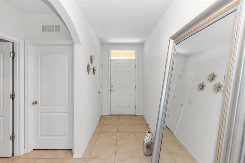 На продажу: $375,000 (4 спален, 2 ванн, 1828 Квадратных фут)