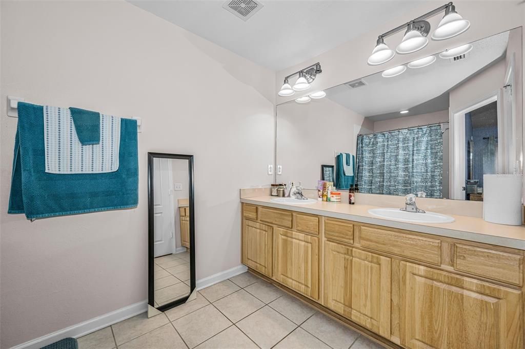 For Sale: $305,000 (3 beds, 2 baths, 1625 Square Feet)