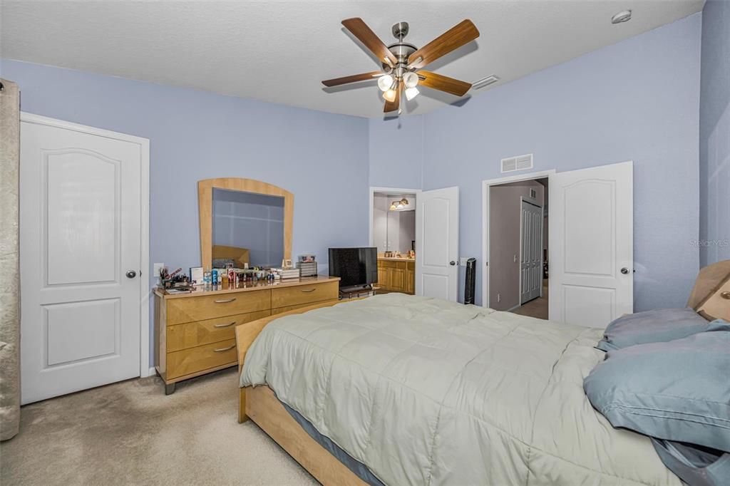 For Sale: $305,000 (3 beds, 2 baths, 1625 Square Feet)