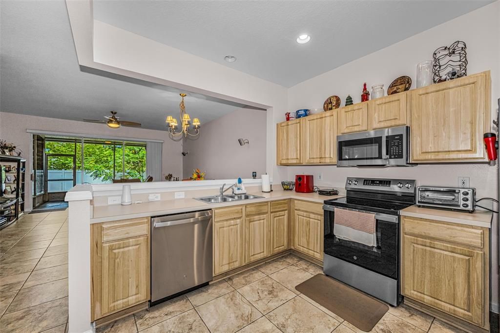 For Sale: $305,000 (3 beds, 2 baths, 1625 Square Feet)