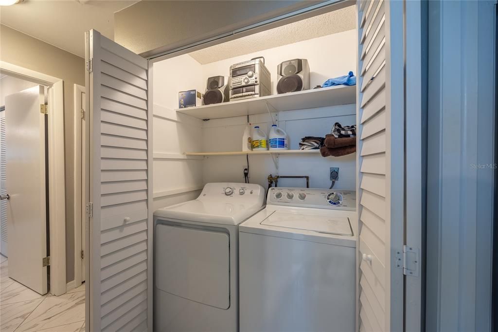 На продажу: $164,900 (2 спален, 2 ванн, 1151 Квадратных фут)