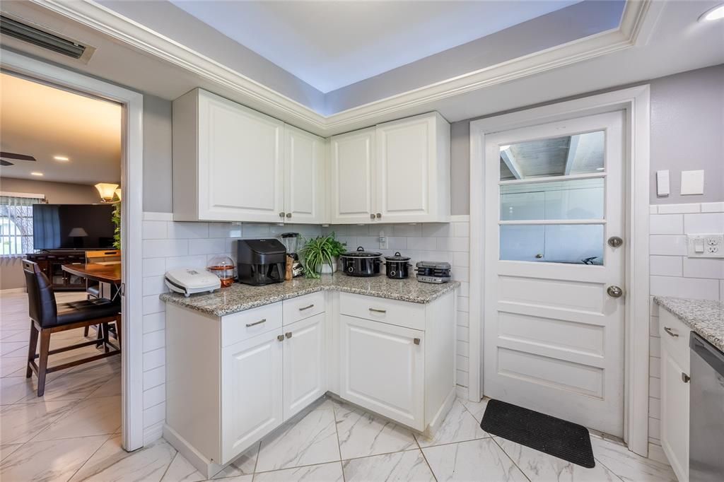 На продажу: $164,900 (2 спален, 2 ванн, 1151 Квадратных фут)