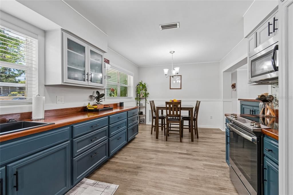 На продажу: $475,000 (4 спален, 2 ванн, 1733 Квадратных фут)