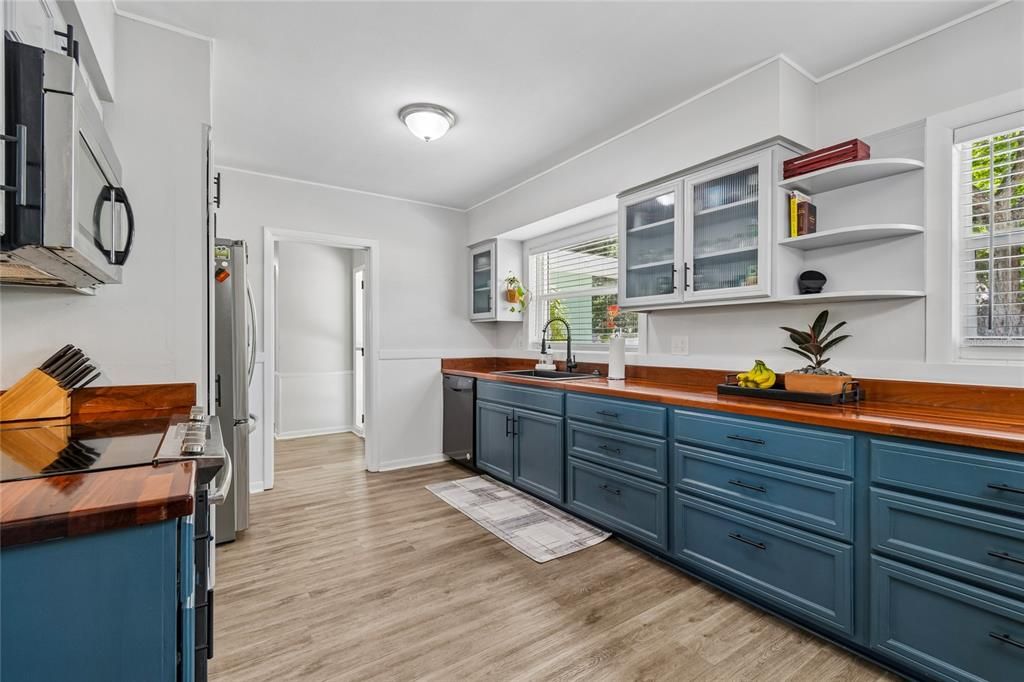 На продажу: $475,000 (4 спален, 2 ванн, 1733 Квадратных фут)