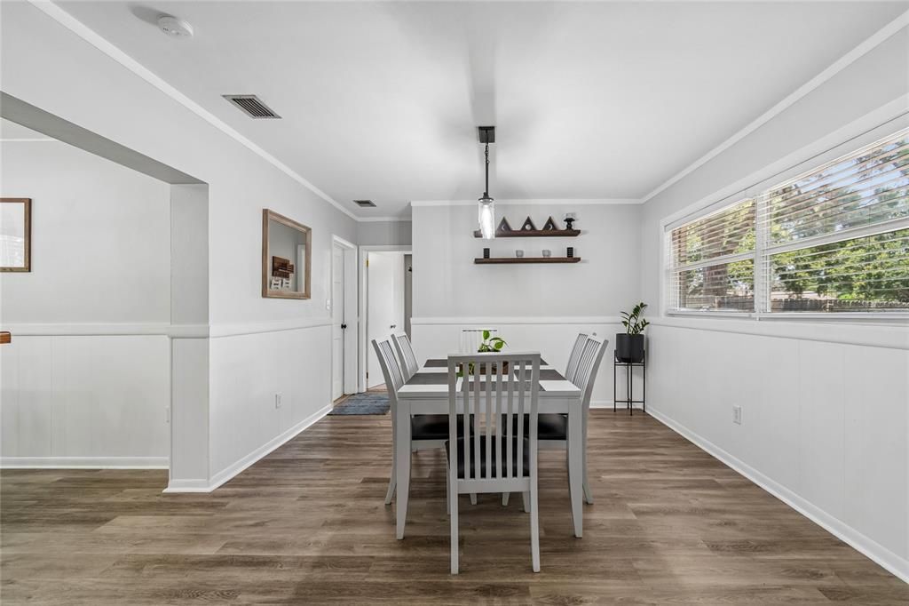 На продажу: $475,000 (4 спален, 2 ванн, 1733 Квадратных фут)