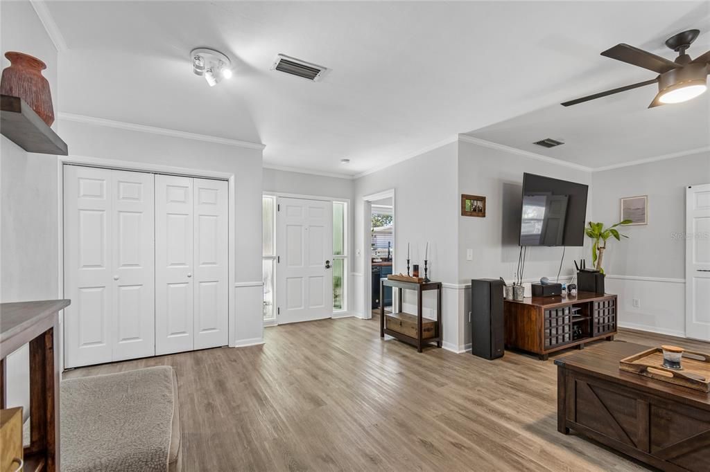На продажу: $475,000 (4 спален, 2 ванн, 1733 Квадратных фут)