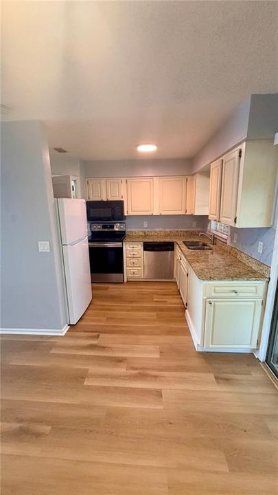 For Rent: $1,850 (3 beds, 2 baths, 993 Square Feet)