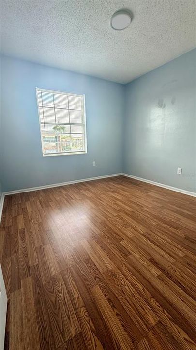 For Rent: $1,850 (3 beds, 2 baths, 993 Square Feet)