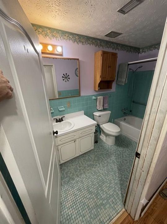 На продажу: $305,000 (4 спален, 2 ванн, 2264 Квадратных фут)