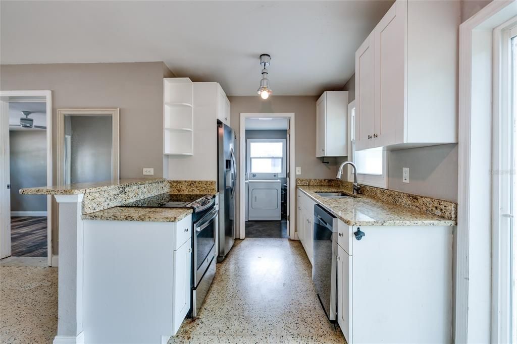 На продажу: $299,000 (3 спален, 1 ванн, 948 Квадратных фут)