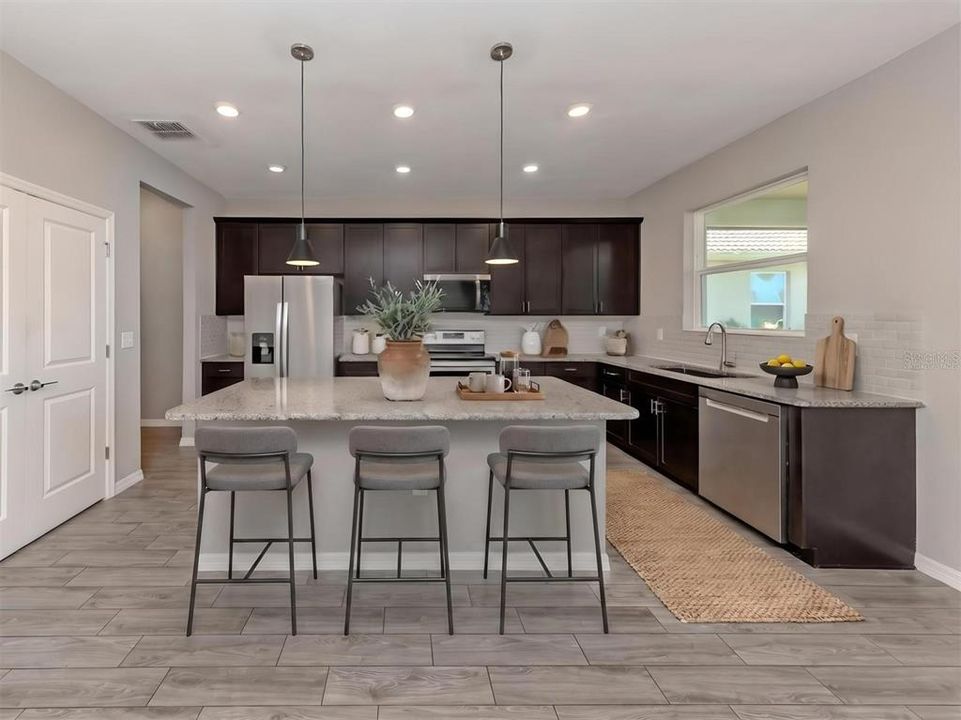 En Venta: $465,000 (4 camas, 2 baños, 2604 Pies cuadrados)