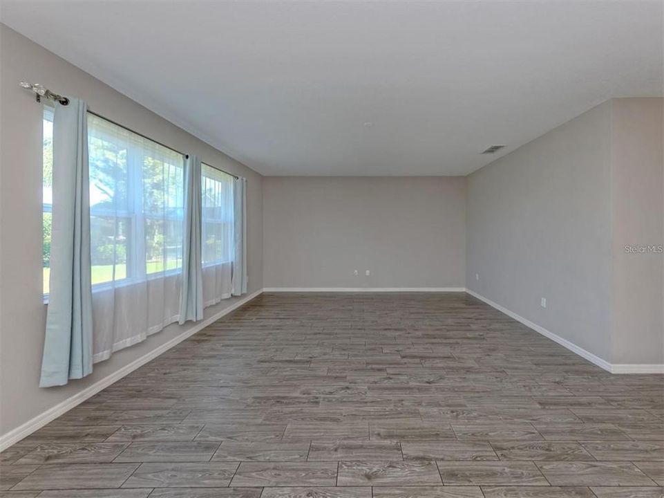 En Venta: $465,000 (4 camas, 2 baños, 2604 Pies cuadrados)