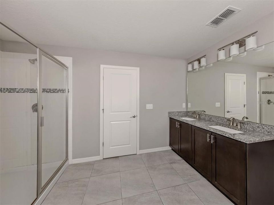 En Venta: $465,000 (4 camas, 2 baños, 2604 Pies cuadrados)