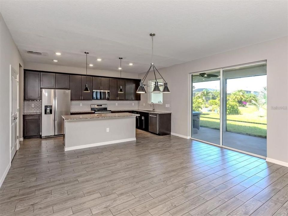 En Venta: $465,000 (4 camas, 2 baños, 2604 Pies cuadrados)
