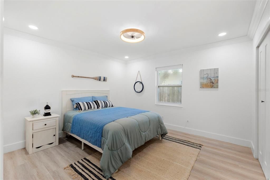 На продажу: $449,900 (2 спален, 1 ванн, 1054 Квадратных фут)