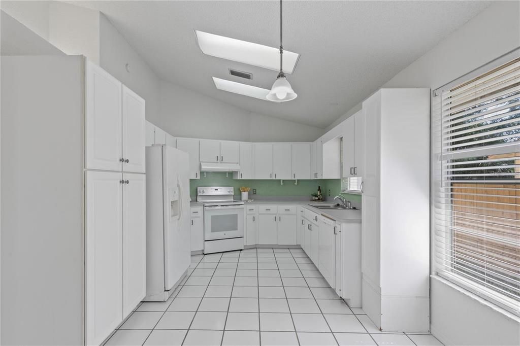 В аренду: $1,950 (3 спален, 2 ванн, 1446 Квадратных фут)