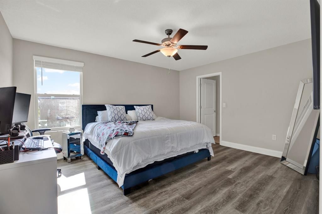 For Sale: $400,000 (4 beds, 2 baths, 1914 Square Feet)