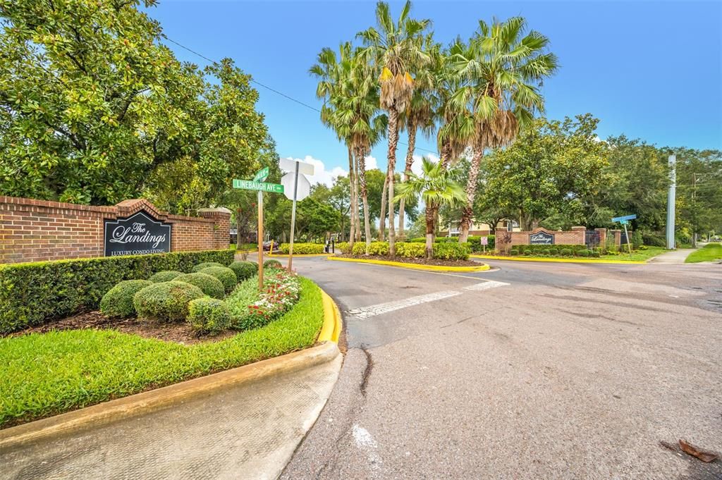 For Rent: $1,850 (2 beds, 2 baths, 990 Square Feet)