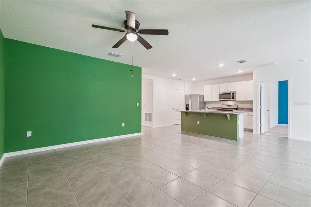 En Venta: $374,987 (3 camas, 2 baños, 1706 Pies cuadrados)
