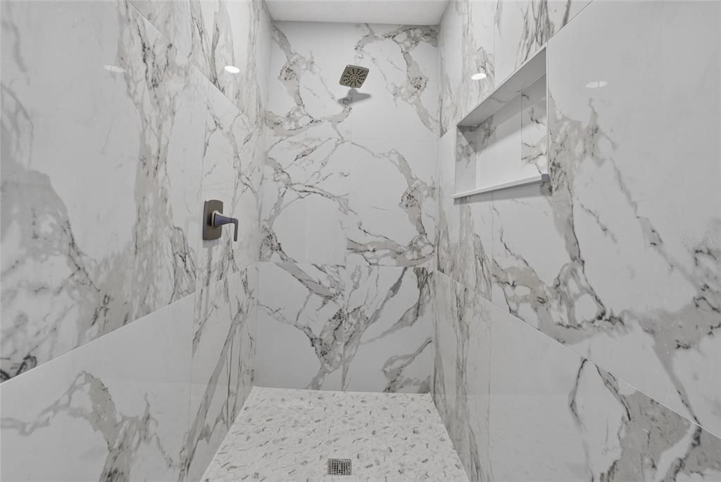 En Venta: $525,900 (5 camas, 3 baños, 3300 Pies cuadrados)