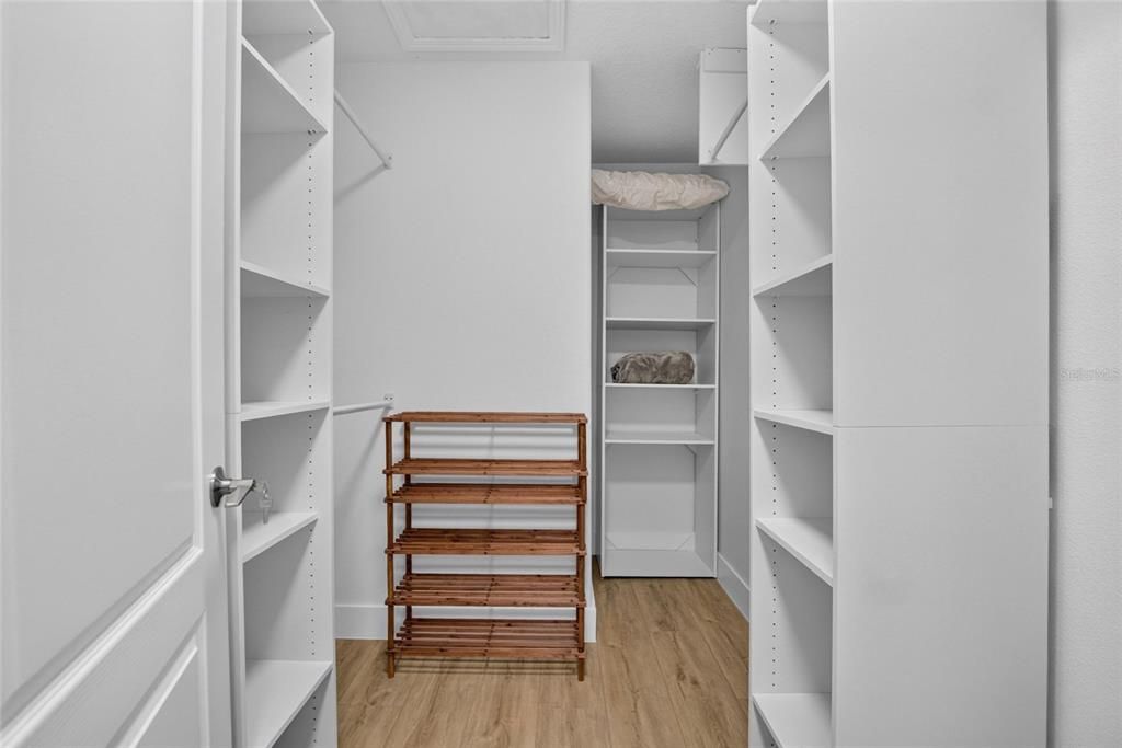 En Venta: $525,900 (5 camas, 3 baños, 3300 Pies cuadrados)