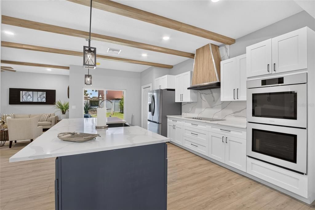 En Venta: $525,900 (5 camas, 3 baños, 3300 Pies cuadrados)