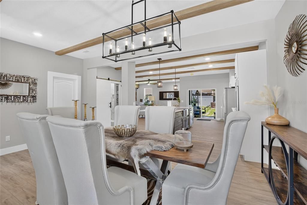 En Venta: $525,900 (5 camas, 3 baños, 3300 Pies cuadrados)