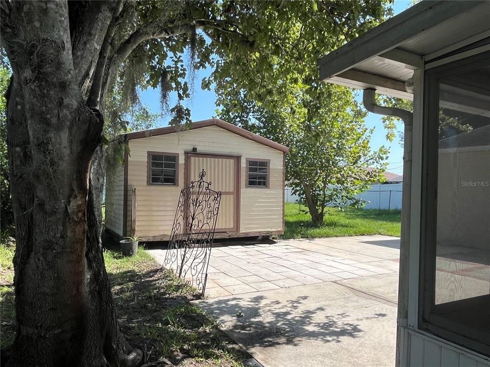 For Rent: $2,100 (4 beds, 2 baths, 1661 Square Feet)