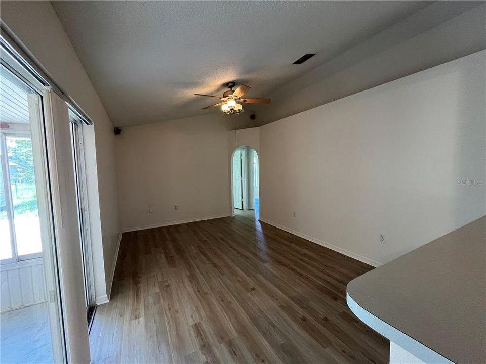 For Rent: $2,100 (4 beds, 2 baths, 1661 Square Feet)
