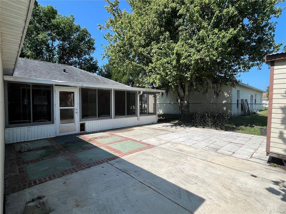 For Rent: $2,100 (4 beds, 2 baths, 1661 Square Feet)