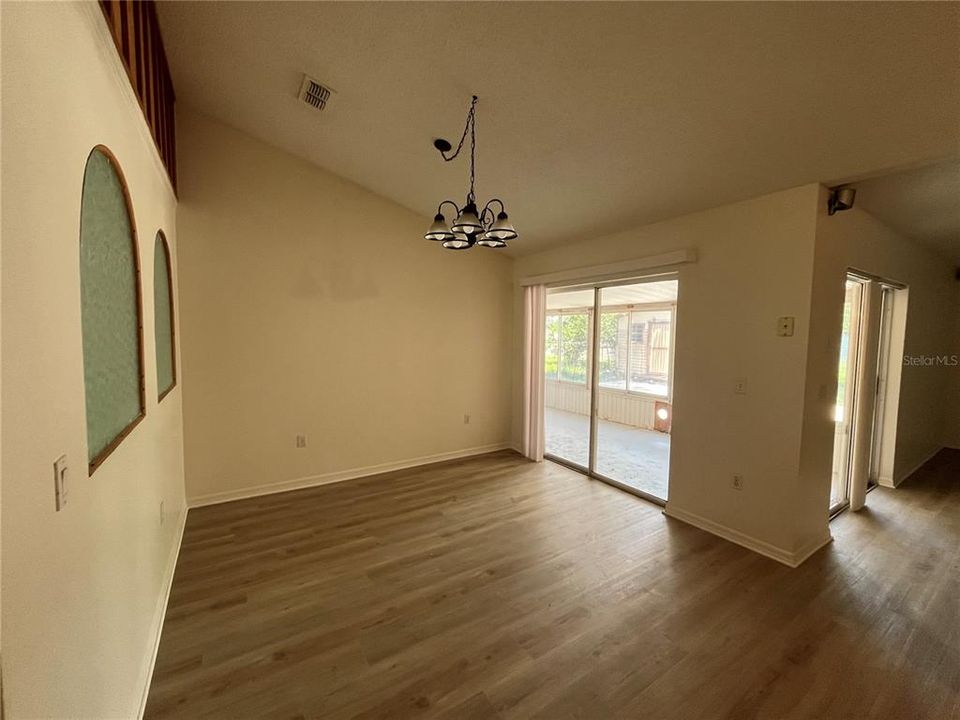 For Rent: $2,100 (4 beds, 2 baths, 1661 Square Feet)