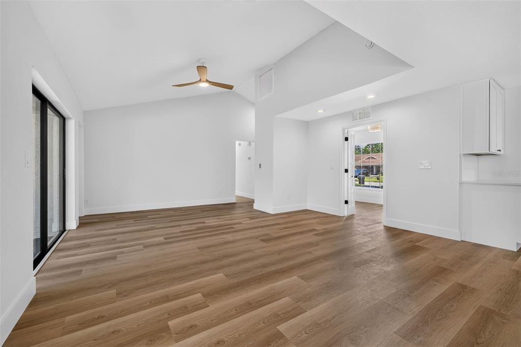На продажу: $539,000 (4 спален, 3 ванн, 1978 Квадратных фут)