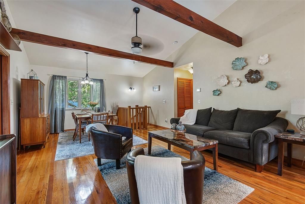 En Venta: $535,000 (3 camas, 3 baños, 1408 Pies cuadrados)