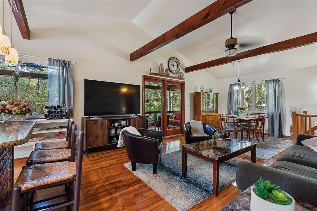 En Venta: $535,000 (3 camas, 3 baños, 1408 Pies cuadrados)